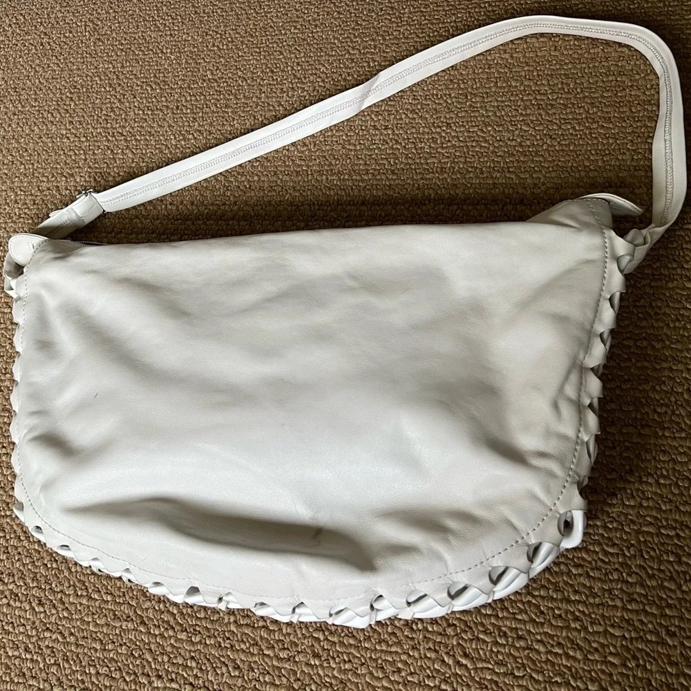 White Chanel Hobo shoulder bag - Picture 6 of 8